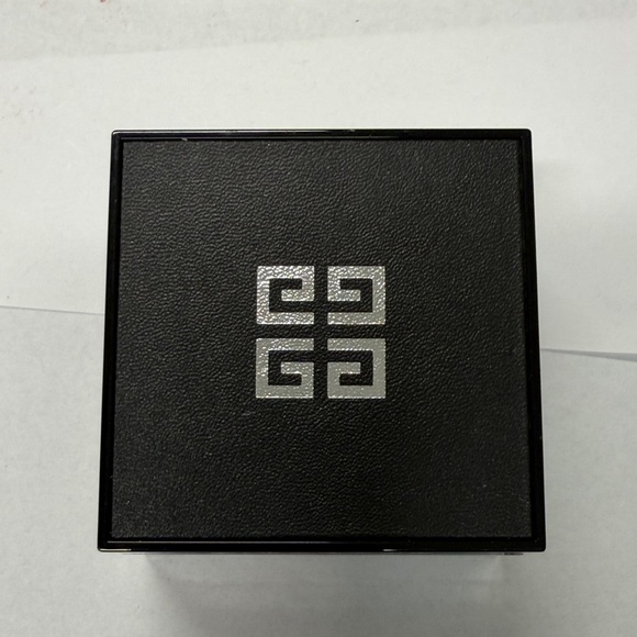 Givenchy Prisme Libre in 4 in 1 Harmony in Mousseline Acidulee - Picture 3 of 6